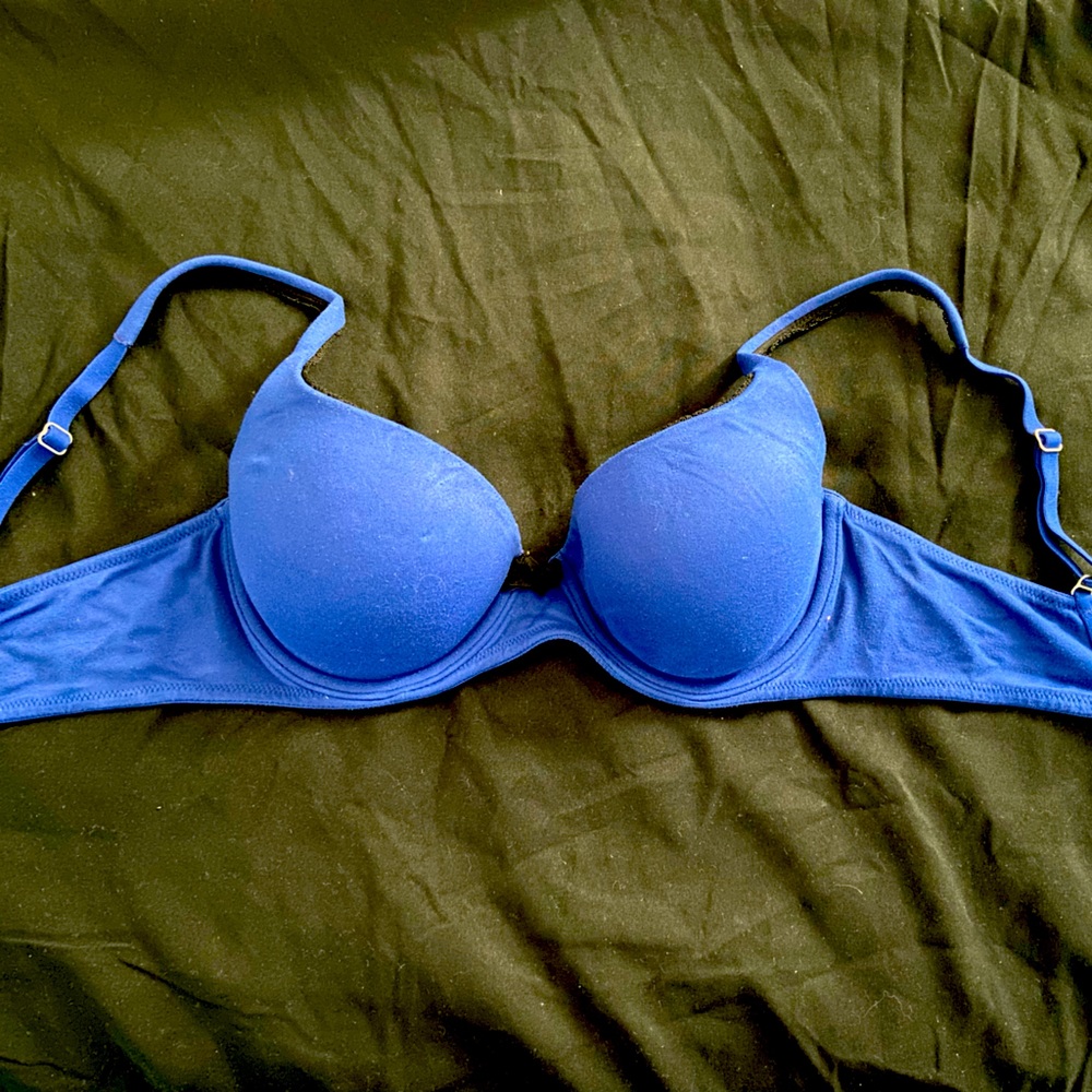 VICTORIA’S SECRET Body by Victoria Lined Demi 34C